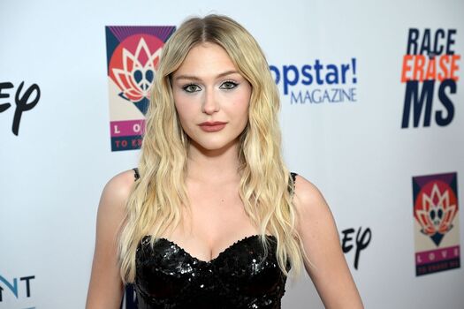 Alyvia Alyn Lind