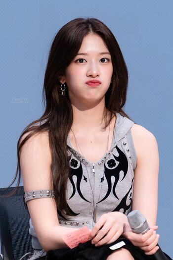 An Yujin 안유진 |