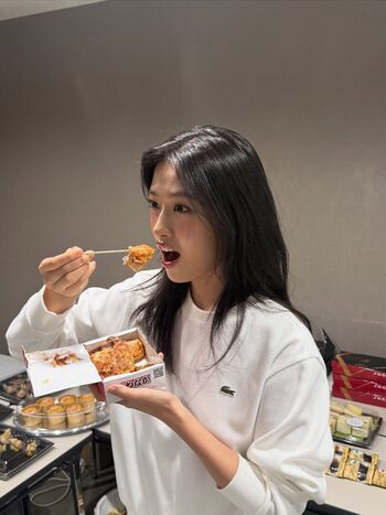 An Yujin 안유진 |