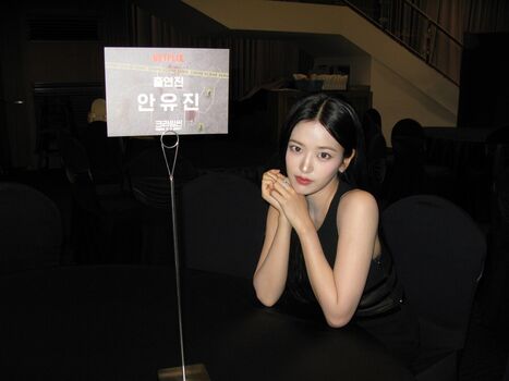 An Yujin 안유진 |