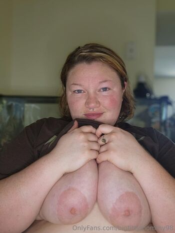 bigtittymommy98