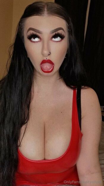 bustyaltgirl