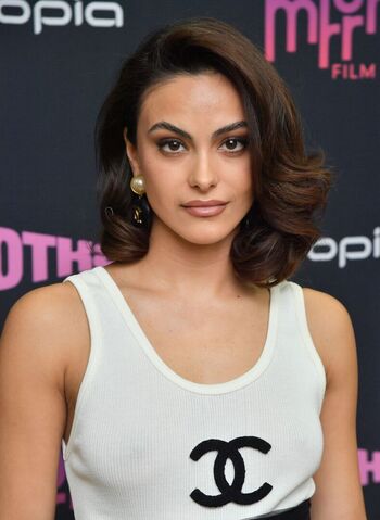 Camila Mendes