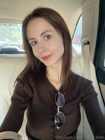 chloe_leafs