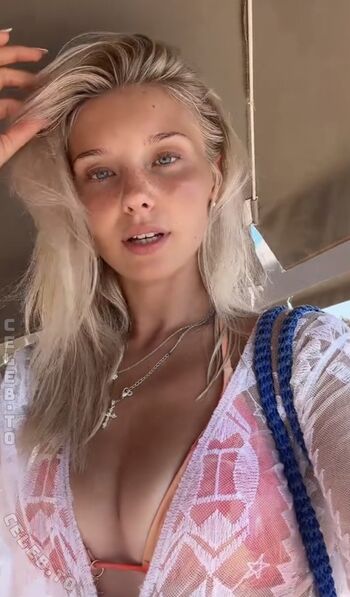 Elena Zoe