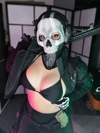 Ezy Summers Cosplay