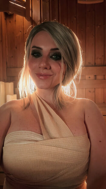 Ezy Summers Cosplay