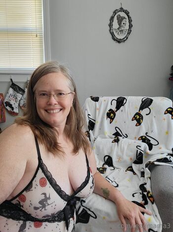 Faith and Courtney (mommyndme)