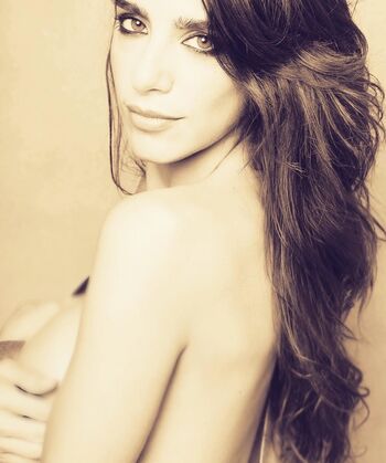 Gabriela Sari