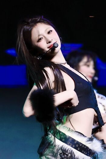 Huh Yunjin 허윤진