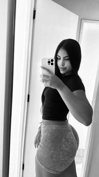 Isadora Nobrega