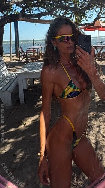 Izabel Goulart