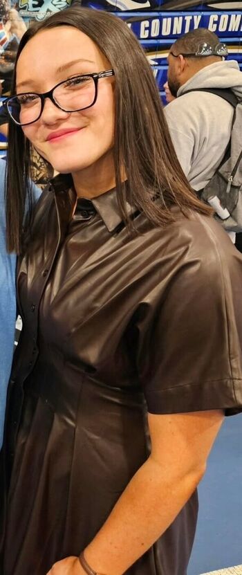 Izzy Moreno / ItsIzzyMania