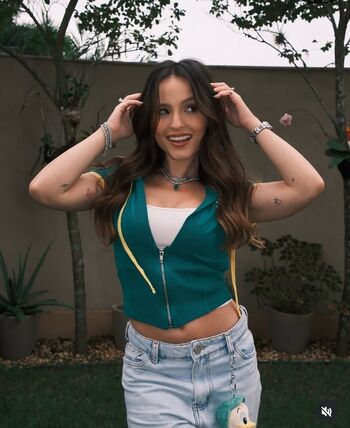 Larissa Manoela