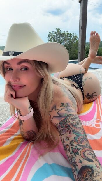 Laura Lux