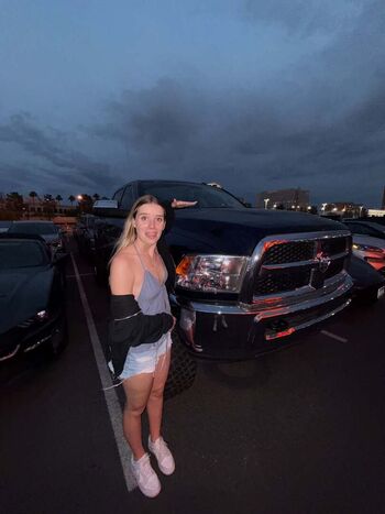 Lia Sikora - @ liasikora