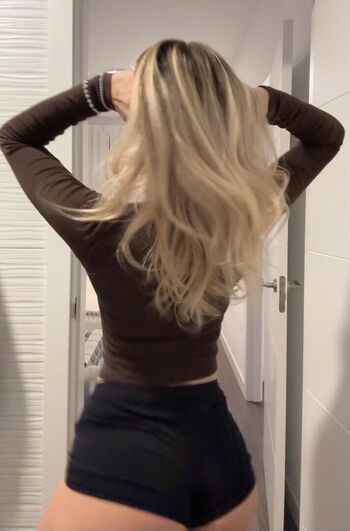 Lia Sikora - @ liasikora