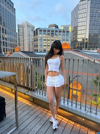 Lisha Li
