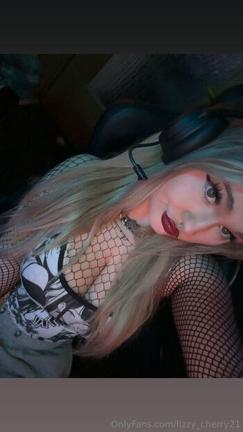Lizzy_cherry21