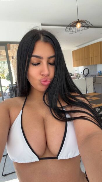 Luxy_Capi 