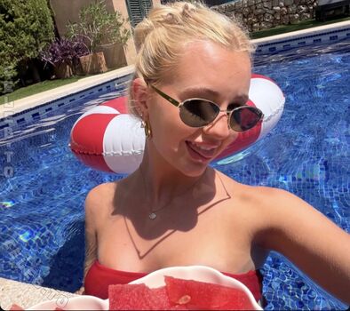 Mavie Noelle