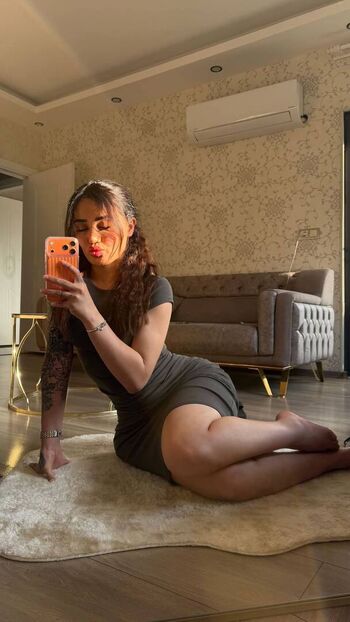 Melek Azad