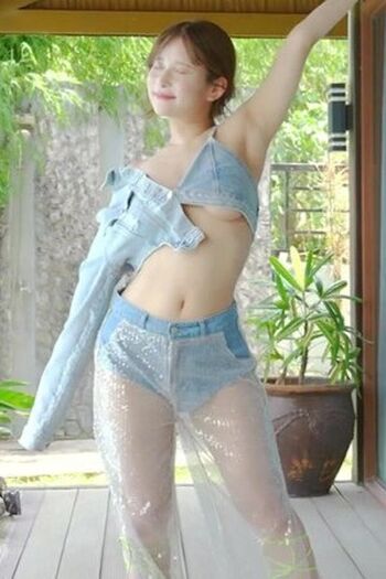 Momozono Rena 桃園怜奈