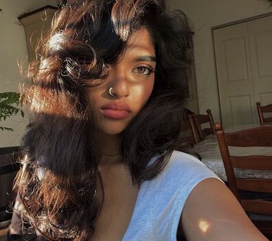 Nia Manuel