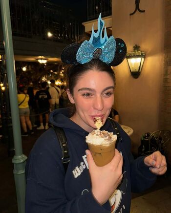 Taya Miller / Tayamillerr