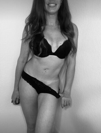 ThickishBrunette