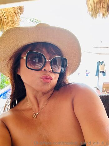 tropical_island_girl_4_u