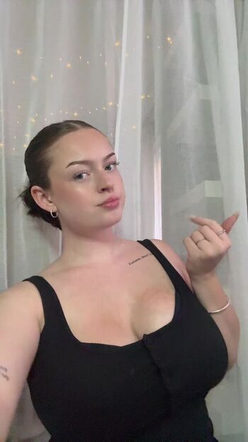 Ttayallyles [Nudes]