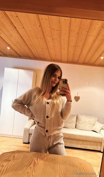 Vaanessaaa_98
