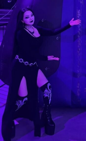 Vampybitme Linda Le
