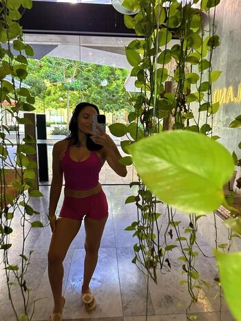 Violeta Dee