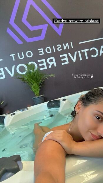 Violeta Dee