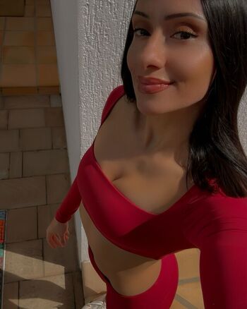 Violeta Dee