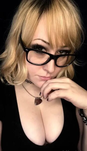 WhisperingPizza ASMR