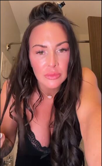 Who Is This Beautiful Mom