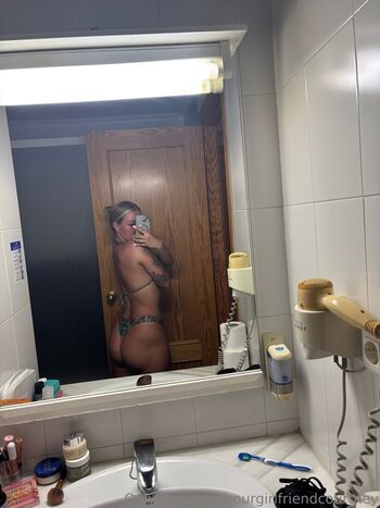 yourgirlfriendcourtney