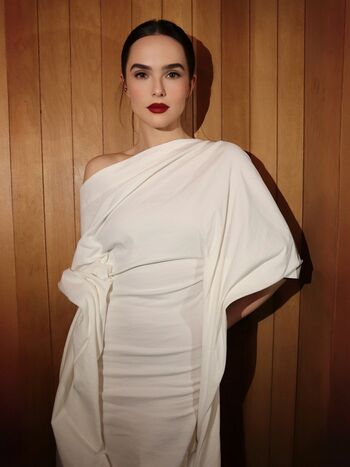 Zoey Deutch